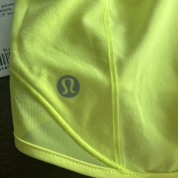 Lululemon🍋 | Hotty Hot Low-Rise Shorts 2.5
Highlight Yellow - Picture 3 of 4